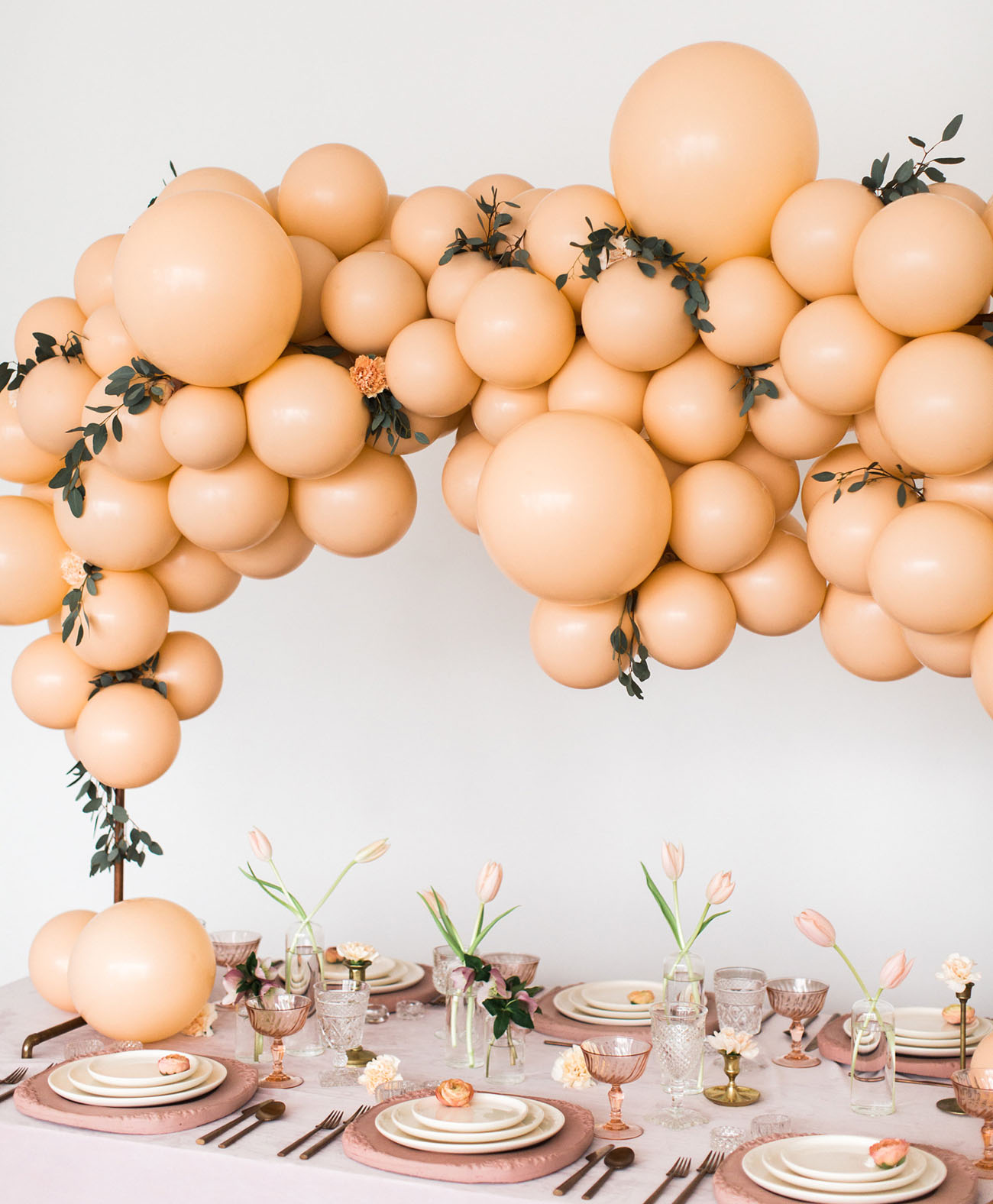 Como decorar con globos por colores