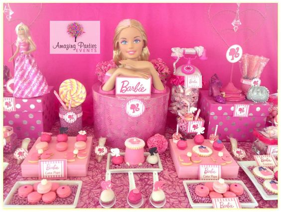 Estar dentro de una caja de Barbie es todo un sueño 💕💖 Vic…  Decoraciones  de fiesta de barbie, Fiesta de cumpleaños de barbie, Decoracion cumpleaños  de princesas