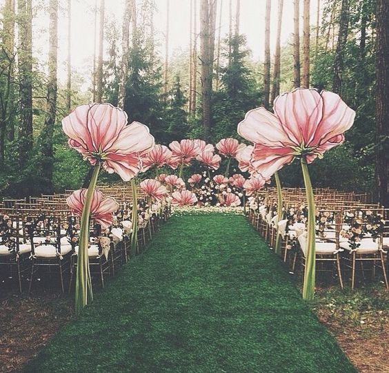 Entrada de bodas decorada con flores impresas