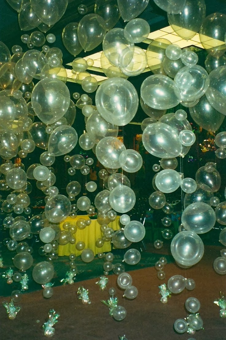 Ideas para decorar techos con globos