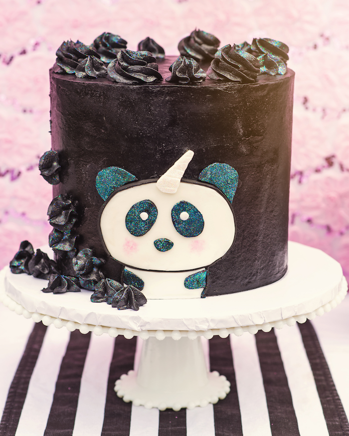Diseño de pastel para fiesta temática de oso panda unicornio