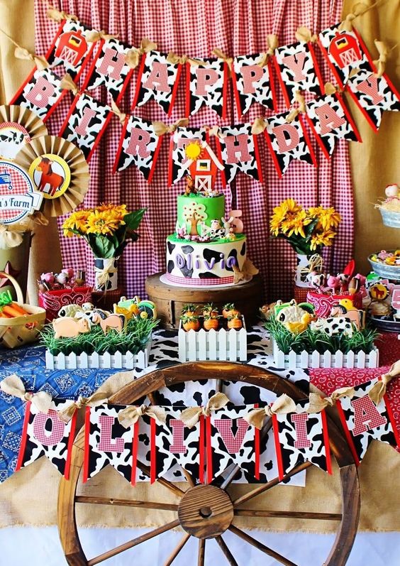 Decoración de mesa principal para fiesta de la granja de Zenon