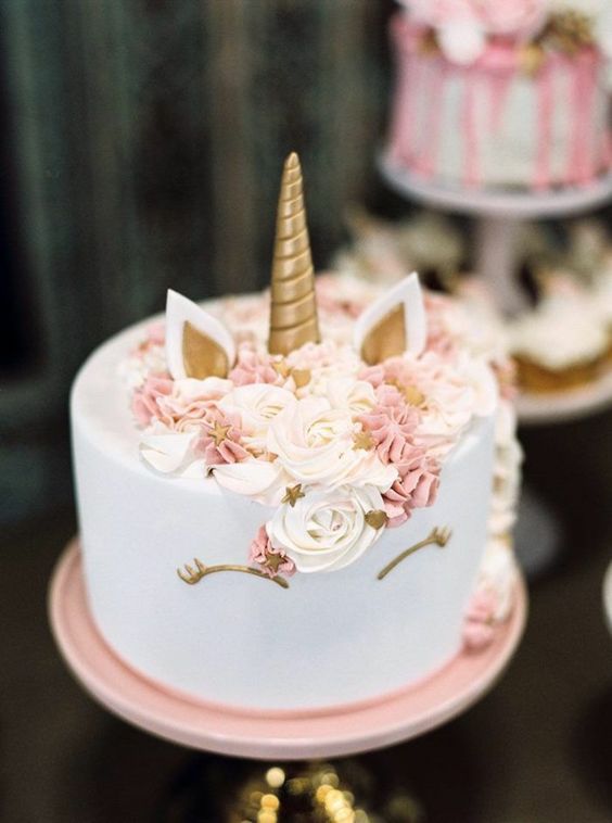 pastel pequeño para fiesta de unicornio
