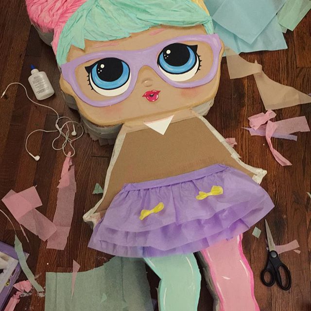 Piñata de muñeca LOL para fiesta niña
