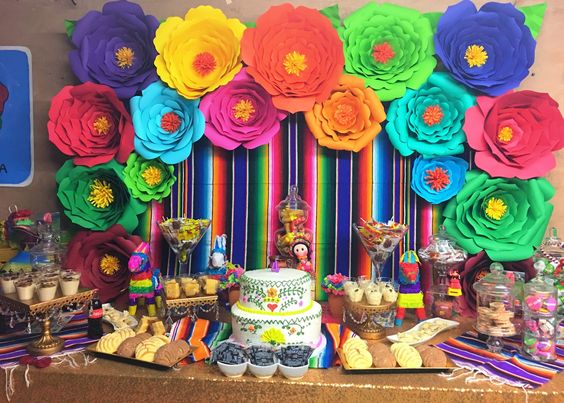 Mesa principal para fiesta de Frida Kahlo