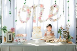 Ideas para celebrar el primer año de tu hija en casa en fotos