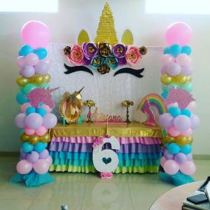 decoracion de mesa principal fiesta de unicornio (12)