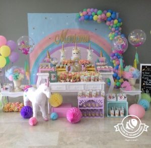 decoracion de mesa principal fiesta de unicornio (2)