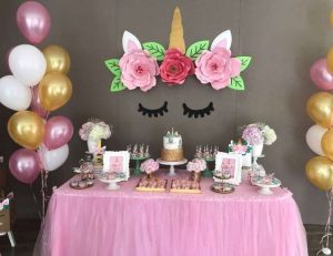 decoracion de mesa principal fiesta de unicornio (3)