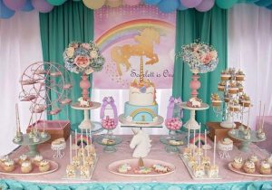 decoracion de mesa principal fiesta de unicornio (9)