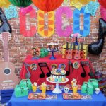 decoracion fiesta mexicana de coco disney con globos
