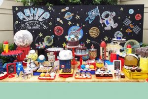 Decoración de astronautas para fiestas infantiles