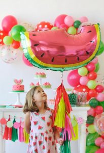 Tendencia en globos de piñas flamingos y frutas