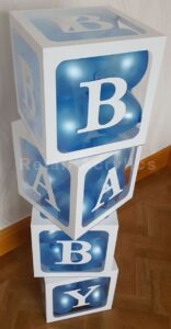 Cubos o cajas transparentes para decoración de fiestas